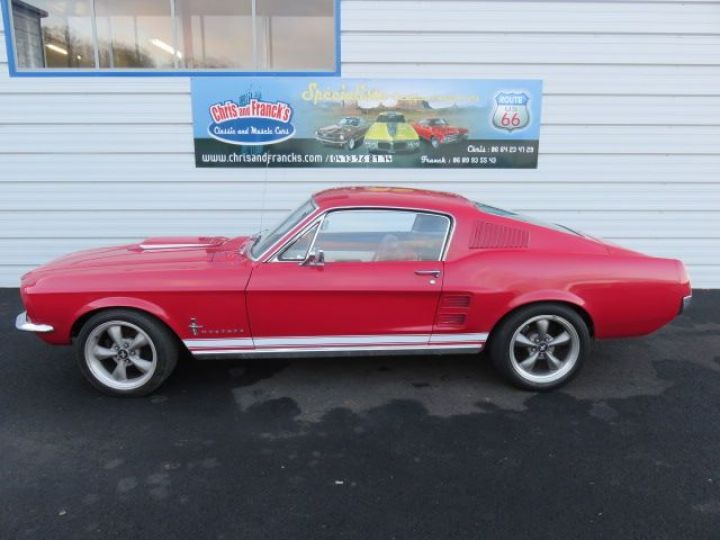 Ford Mustang Fastback Rouge - 20