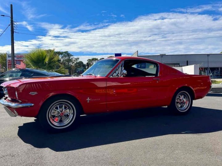 Ford Mustang FASTBACK 289 CI V8 2+2 Rouge Laqué - 5