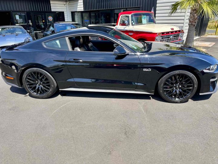 Ford Mustang FASTBACK 5.0 V8 5038cm3 450cv Noir Laqué - 3