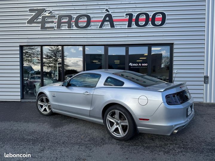 Ford Mustang gt v8 5.0 421ch 2015 Gris - 2