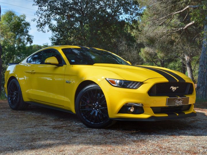 Ford Mustang MAGNIFIQUE FORD MUSTANG VI GT FASTBACK 5.0 V8 421ch BOITE MANUELLE FULL OPTION PACK PERF 1ère MAIN Jaune Triple - 1