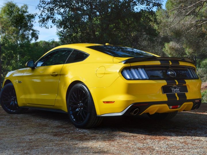 Ford Mustang MAGNIFIQUE FORD MUSTANG VI GT FASTBACK 5.0 V8 421ch BOITE MANUELLE FULL OPTION PACK PERF 1ère MAIN Jaune Triple - 14