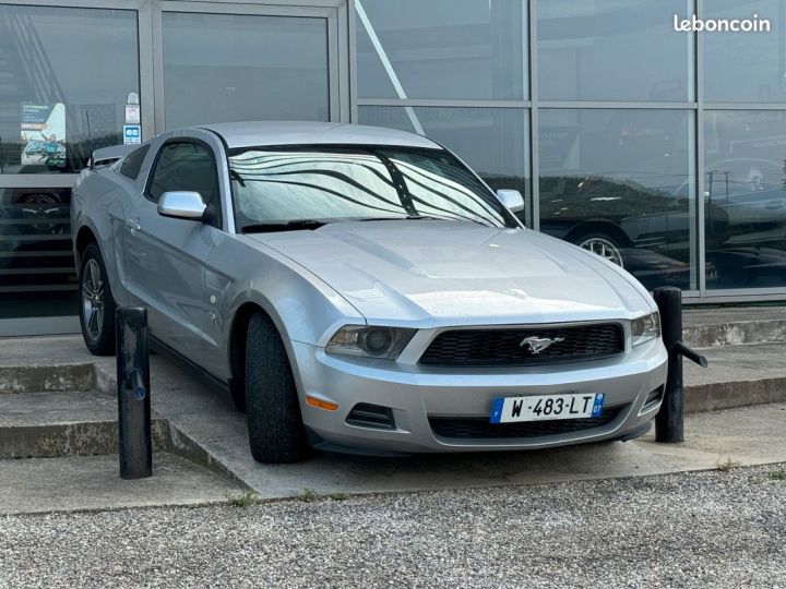 Ford Mustang V6 4.0L Gris - 2