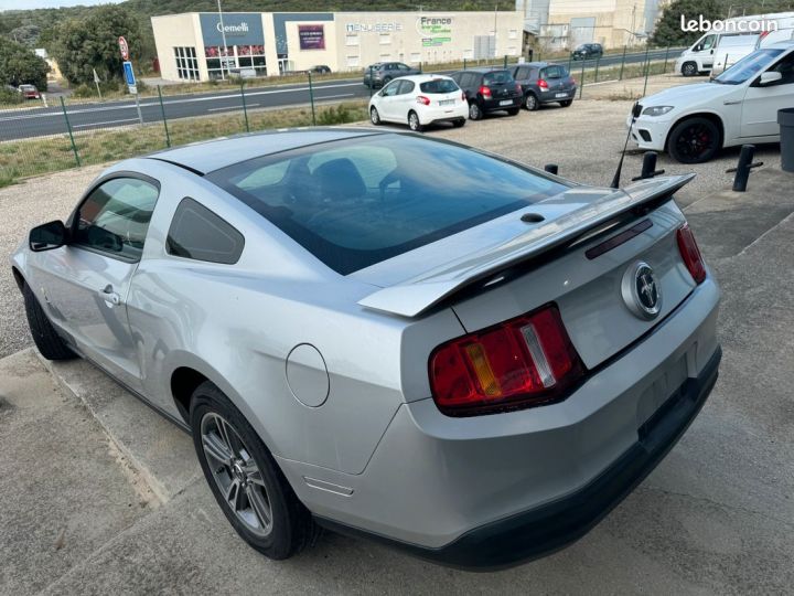 Ford Mustang V6 4.0L Gris - 4