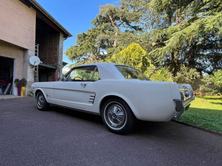 Ford Mustang V8 289ci 1966 Coupe de 1966 BEIGE CLAIR - 9