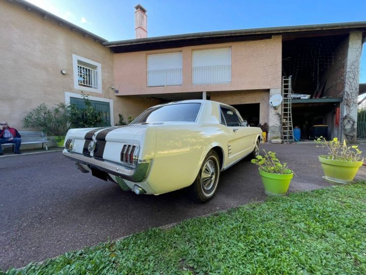 Ford Mustang V8 289ci 1966 Coupe de 1966 BEIGE CLAIR - 10