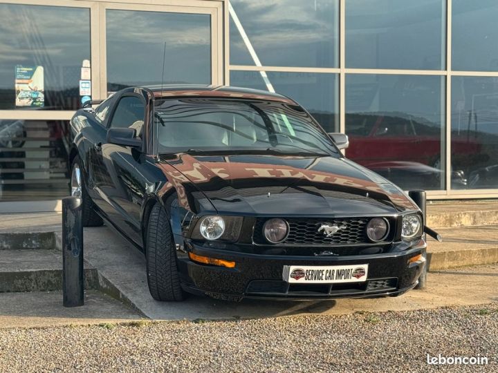 Ford Mustang V8 4.6L GT Noir - 2