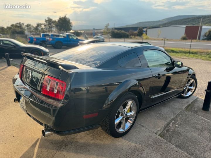 Ford Mustang V8 4.6L GT Noir - 3