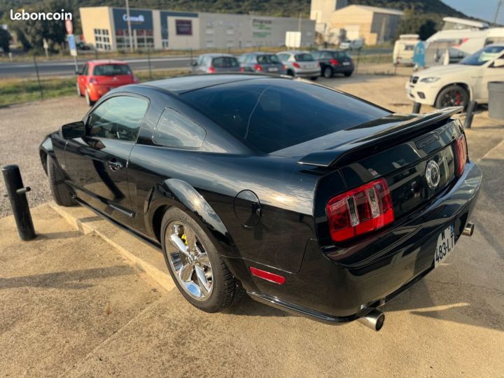 Ford Mustang V8 4.6L GT Noir - 4