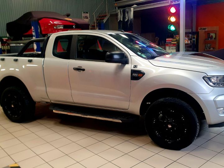 Ford Ranger 2.2 TDCi 4x4 160cv Gris - 22