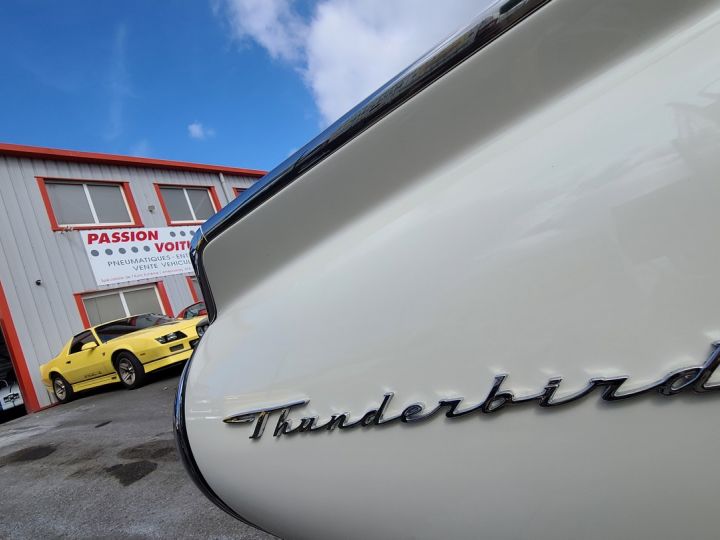 Ford Thunderbird Coupé Landau V8 390  - 9