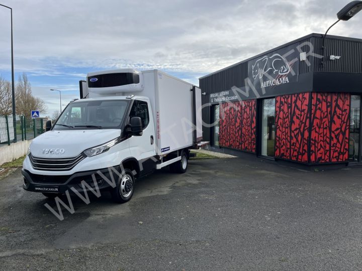 Furgón Iveco Daily Caja frigorífica 35C18 180CV BVA FRIGORIFIQUE FRC X HAYON ELEVATEUR DHOLANDIA PORTE LATERALE BLANC - 1