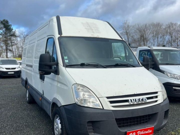 Furgón Iveco Daily Furgón  FOURGON 35S14 140CV V15M3 3T5 BLANC - 4