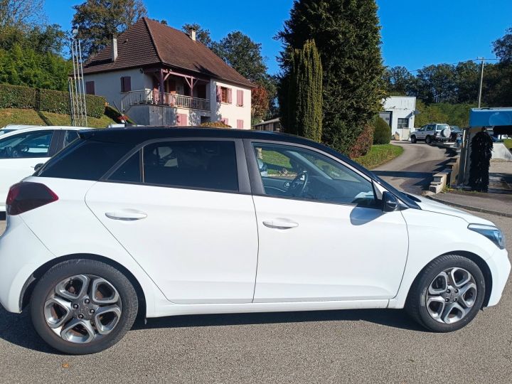 Hyundai i20 100 CH MONDIAL sociéte BLANC - 17