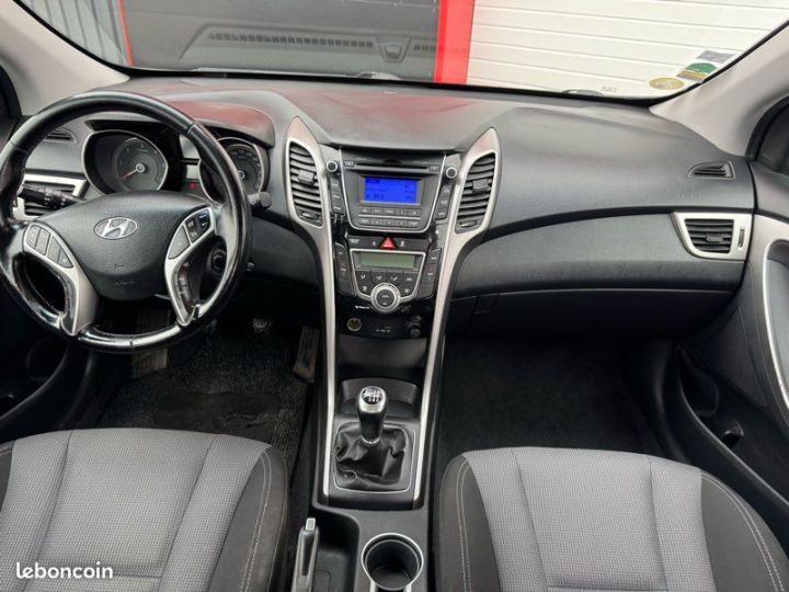 Hyundai i30 II (CZE) HB 1.6 CRDi 16V Blue Drive 110 cv- embryage neuf- feux led xénon- regulateur Clim auto- bv6- moteur a chaîne Noir - 4