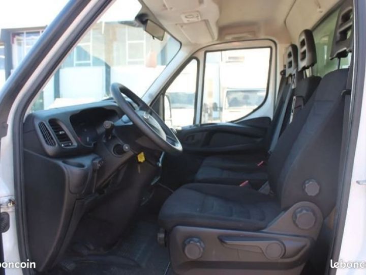 Iveco Daily 35-15 caisse 20m3 hayon  - 4