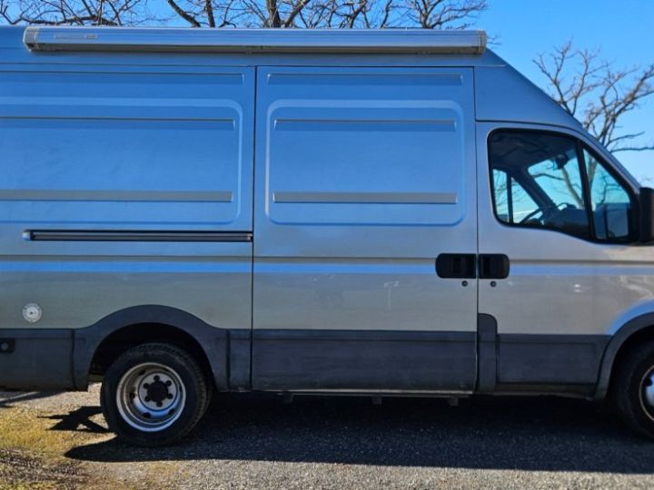 Iveco Daily 35C13 Gris - 3