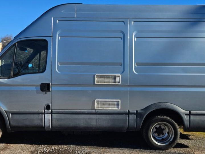 Iveco Daily 35C13 Gris - 8