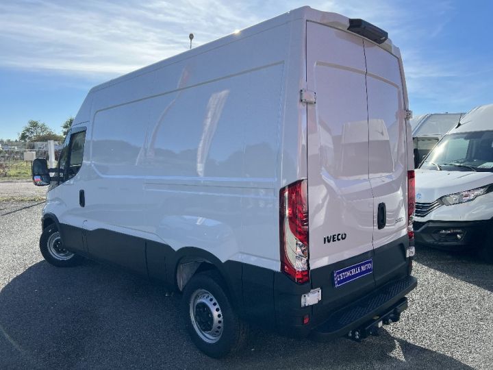 Iveco Daily FOURGON 35 S 14 BVM6 Blanc - 2