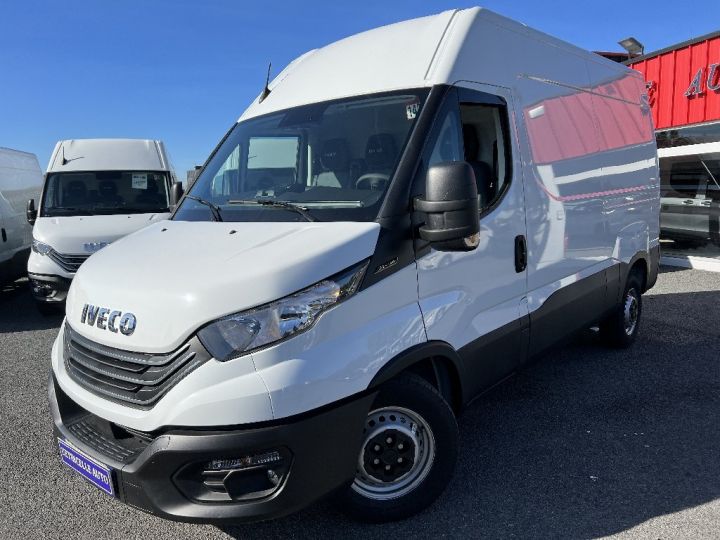 Iveco Daily FOURGON 35 S 14S BVM6 Blanc - 1