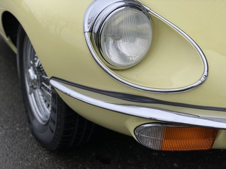 Jaguar E-Type coupe 2+2 jaune opaque - 7