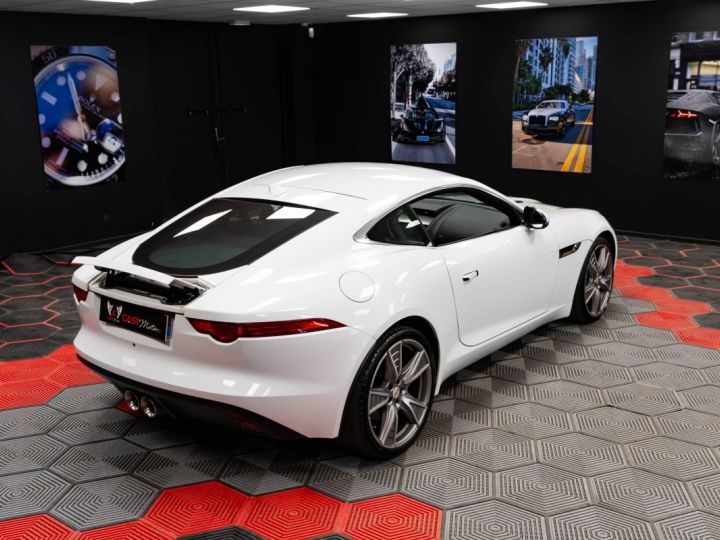 Jaguar F-Type Coupe 3.0 V6 340ch BVA8 23cv BLANC - 29