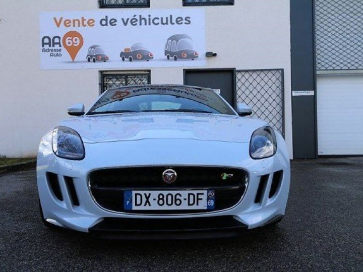 Jaguar F-Type COUPE 5.0 V8 R AWD 551CV BVA8     Essence BLANC - 4