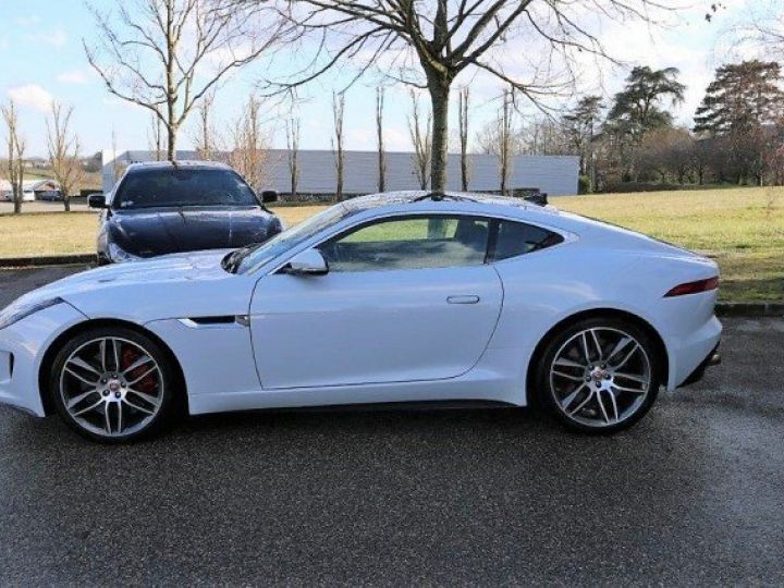 Jaguar F-Type COUPE 5.0 V8 R AWD 551CV BVA8     Essence BLANC - 9