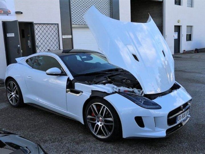 Jaguar F-Type COUPE 5.0 V8 R AWD 551CV BVA8     Essence BLANC - 33