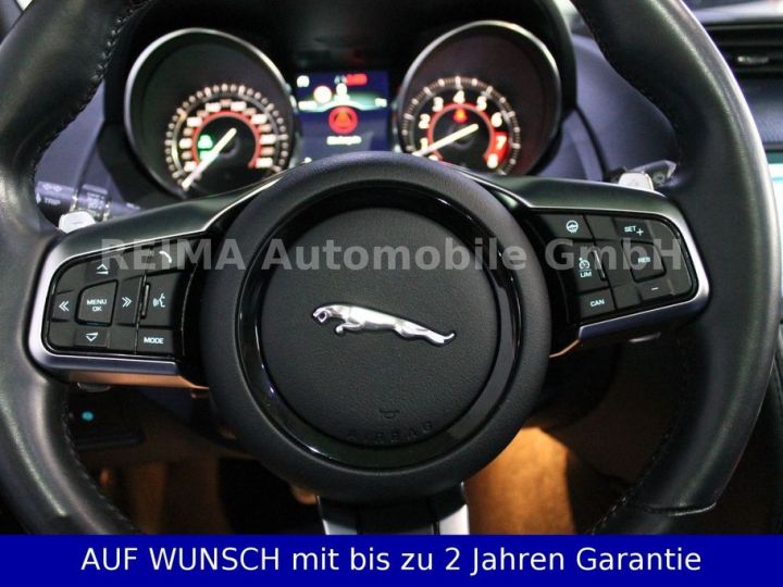 Jaguar F-Type V6 3.0L 340 R-Dynamic, Système d'échappement actif (Sport) avec commande de clapet, Son Méridian, Garantie 12 mois Prémium Grise - 12