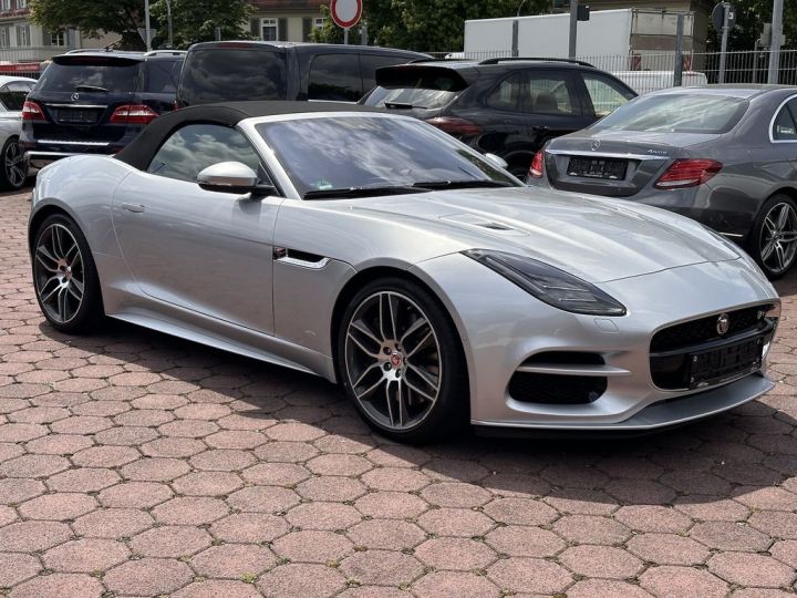 Jaguar F-Type V8 5.0L Compresseur R AWD 551 SIÈGE BAQUET CUIR RABAT Echappement sport Pack Design Son Méridian Garantie Jaguar Approved jusqu'au 14.01.2026 Gris Argent - 1