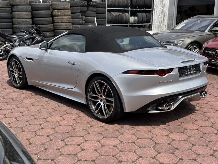 Jaguar F-Type V8 5.0L Compresseur R AWD 551 SIÈGE BAQUET CUIR RABAT Echappement sport Pack Design Son Méridian Garantie Jaguar Approved jusqu'au 14.01.2026 Gris Argent - 7