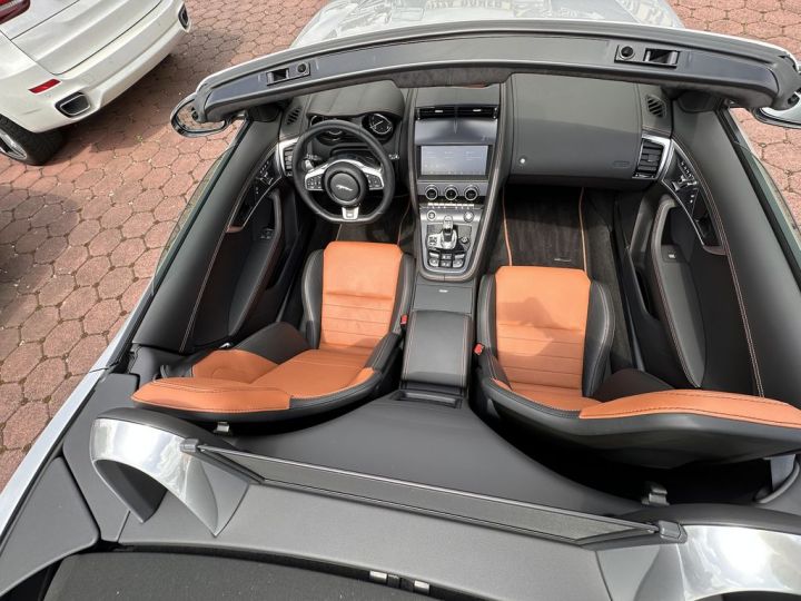 Jaguar F-Type V8 5.0L Compresseur R AWD 551 SIÈGE BAQUET CUIR RABAT Echappement sport Pack Design Son Méridian Garantie Jaguar Approved jusqu'au 14.01.2026 Gris Argent - 20