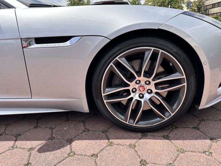 Jaguar F-Type V8 5.0L Compresseur R AWD 551 SIÈGE BAQUET CUIR RABAT Echappement sport Pack Design Son Méridian Garantie Jaguar Approved jusqu'au 14.01.2026 Gris Argent - 38