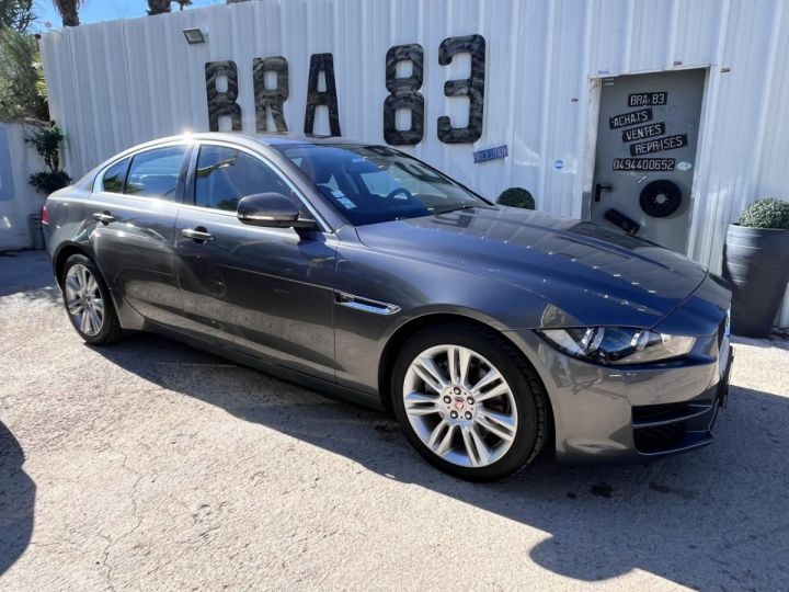 Jaguar XE 2.0 D - 180 - BVA BERLINE Prestige PHASE 1 Gris métallisé - 1