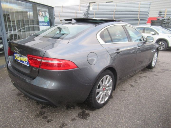 Jaguar XE 2.0 D - 180 ch BVA Prestige Grise - 4