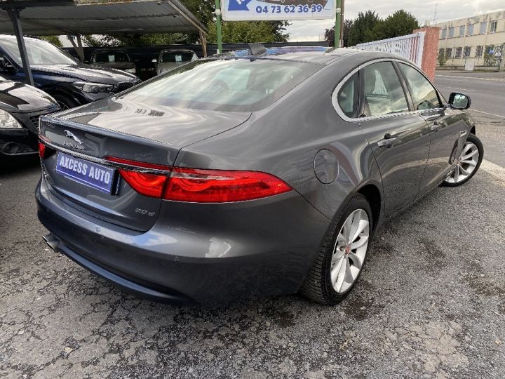 Jaguar XF 2.0 D - 180 ch BVA Prestige Gris - 2