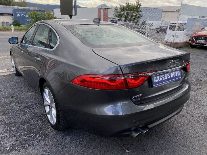 Jaguar XF 2.0 D - 180 ch BVA Prestige Gris - 9