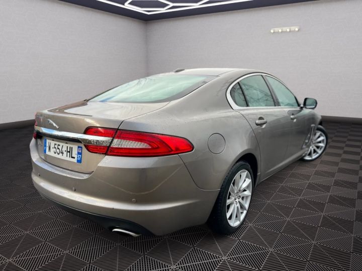 Jaguar XF **2.2 D 190 LUXE PREMIUM BVA CUIR XENONS Gris - 3