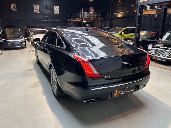 Jaguar XJ LUXE PREMIUM V6 3.0 - 275 cv Noir - 4