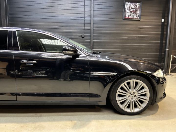 Jaguar XJ LUXE PREMIUM V6 3.0 - 275 cv Noir - 44