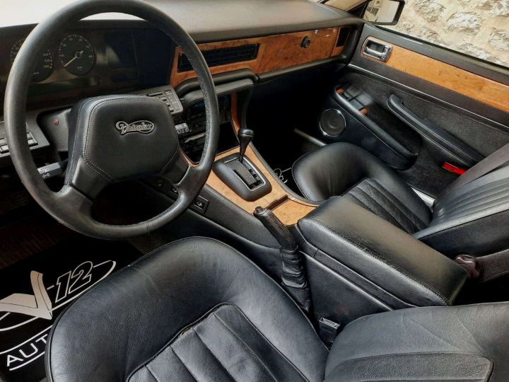 Jaguar XJ40 Noir - 7