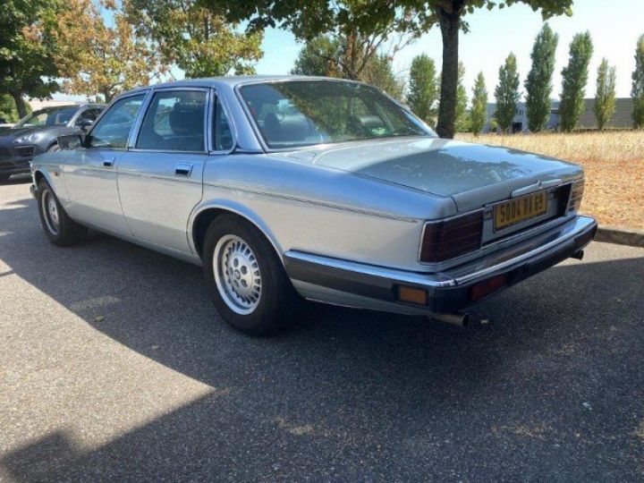 Jaguar XJ6 SOVEREIGN 3.2 AUTO     Essence GRIS METAL - 18