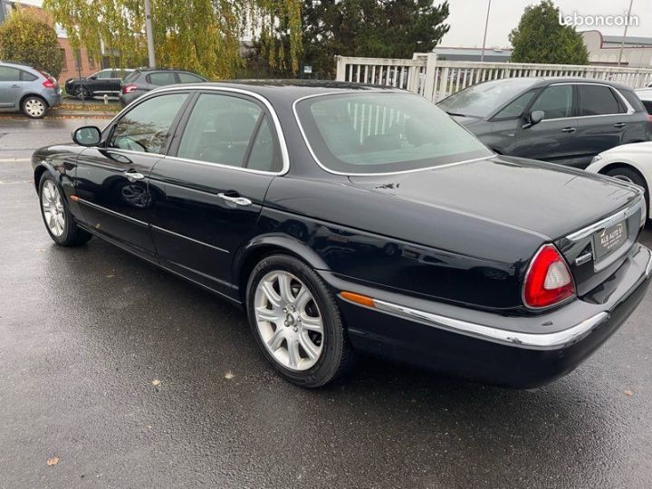 Jaguar XJ8 4.2 v8 304 cv sovereign Noir - 2