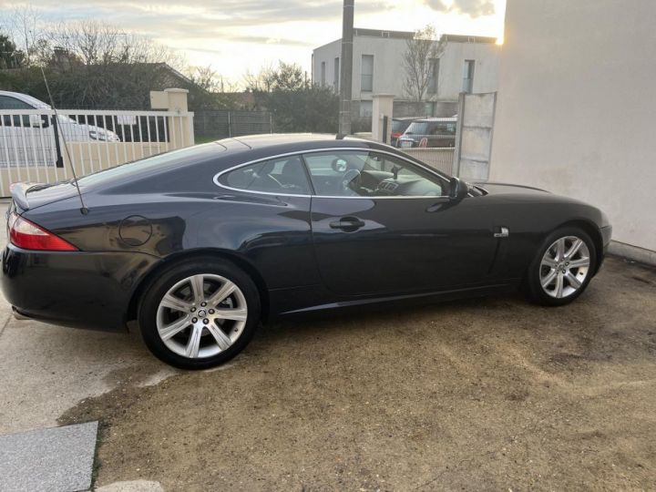 Jaguar XK Coupé 4.2i V8 - BVA COUPE . PHASE 1 Bleu foncé - 4