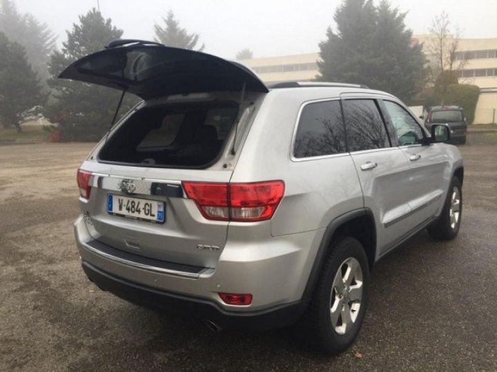 Jeep Grand Cherokee (4) V6 3.0 CRD 241cv LIMITED BVA     Diesel GRIS METAL - 32