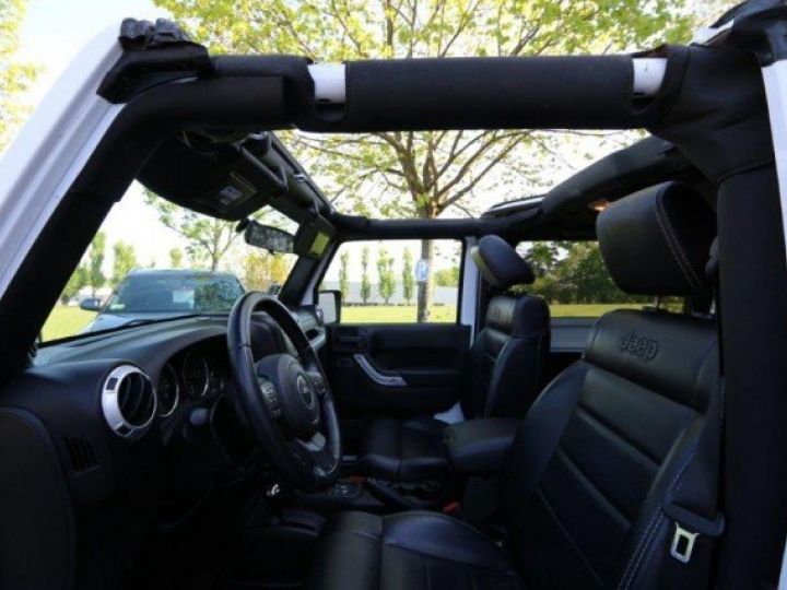 Jeep Wrangler SAHARA 2.8 CRD 200 BVA     Diesel BLANC - 29