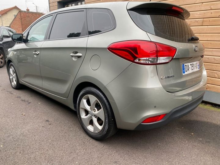 Kia Carens III 1.7 CRDI 115 ISG STYLE 5PL Caractéristiques Gris - 2