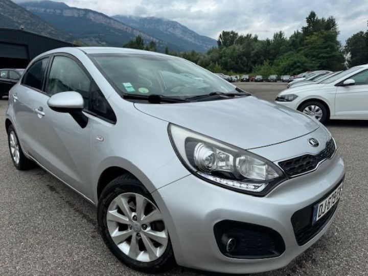 Kia Rio 1.4 CRDI 90CH ACTIVE 5P Gris F - 4