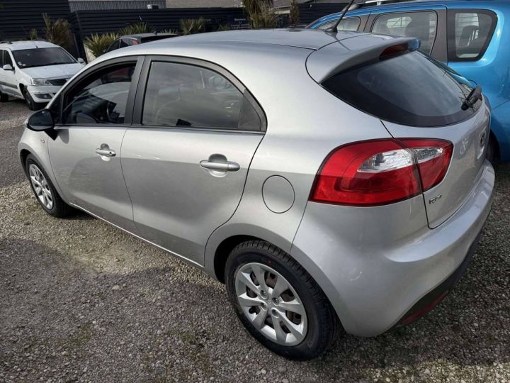 Kia Rio III 1.2 85ch Style 5p GRIS - 4